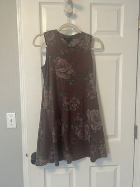 Fortune+Ivy Floral Crewneck Top in Dusty Mauve